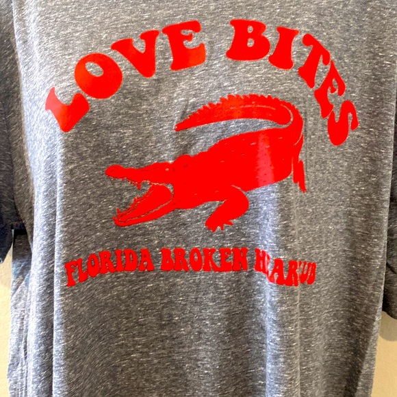Leisure Lounge Short Sleeve Crew Neck Love Bites Florida Broken Hearts Shirt XL - Picture 4 of 4
